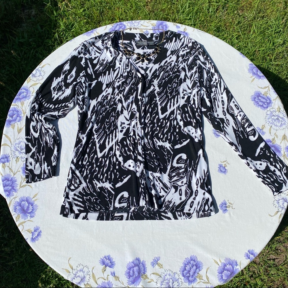 ADDITIONS by chico’o size 1 black and white blouse one top button Silky fabric